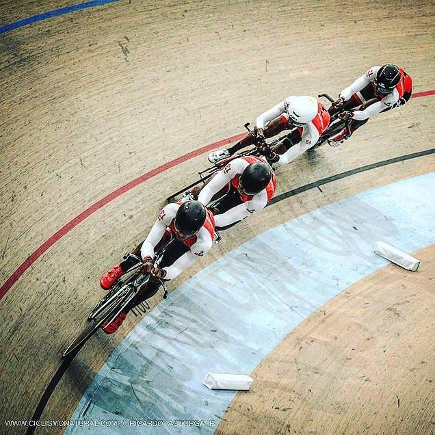 National Team Pursuit in Action