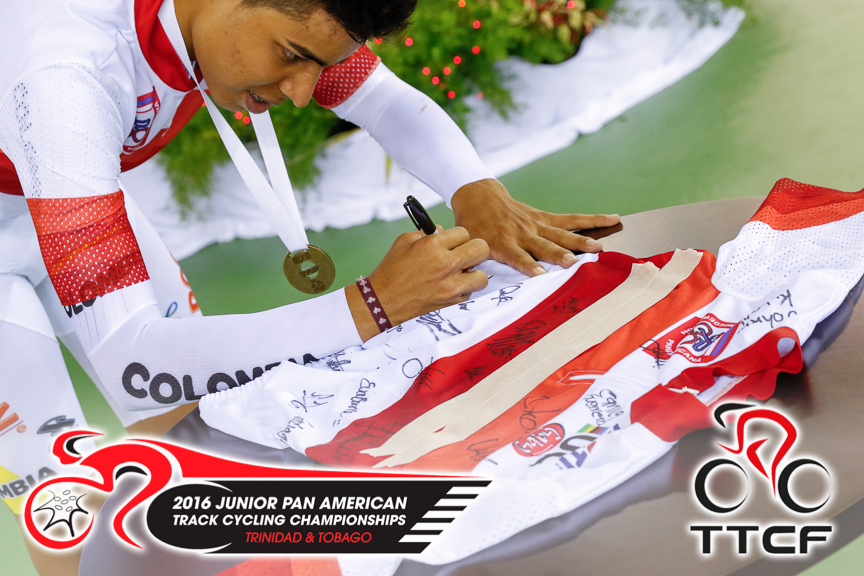 Juan Ramos Zapata (COL) signs the commemorative Pan Am Champion Jersey - Photo: RL Photography